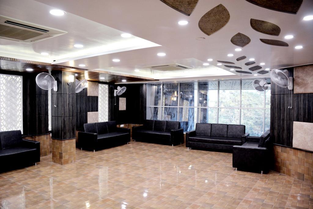 Geetika Galaxy Hotel Kanpur Exterior photo